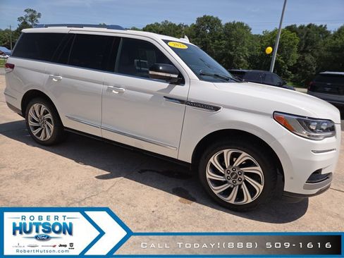 Used 2023 Lincoln Navigator Reserve AWD/4WD image 4