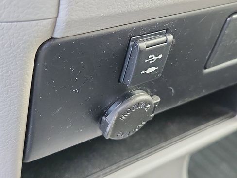 Used 2020 Toyota Sienna L image 25