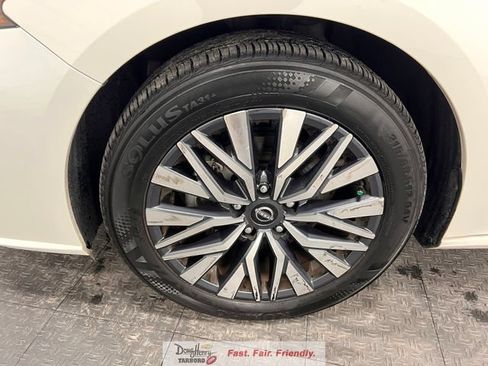 Used 2025 Nissan Altima 2.5 SV FWD image 22