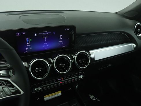 New 2026 Mercedes-Benz GLB 250 image 5