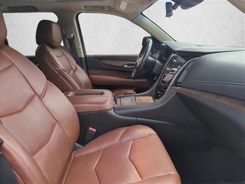 Used 2018 Cadillac Escalade Luxury AWD/4WD image 25
