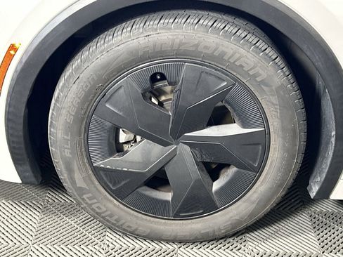 Used 2023 Toyota Prius Prime SE image 9