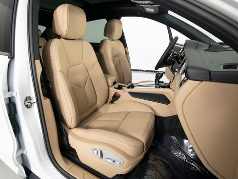 New 2026 Porsche Macan AWD/4WD image 32