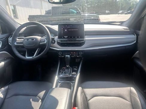 Used 2024 Jeep Compass Limited AWD/4WD image 2