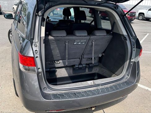 Used 2021 Chrysler Pacifica Touring-L FWD image 4