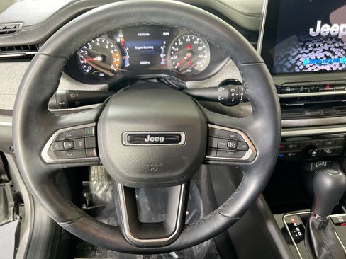 Used 2022 Jeep Compass Latitude AWD/4WD image 11