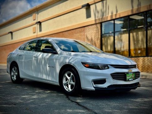 Used 2018 Chevrolet Malibu LS FWD image 1