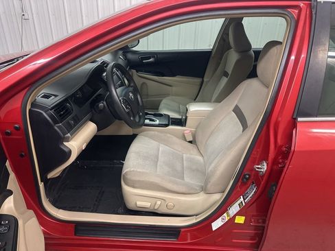 Used 2014 Toyota Camry LE image 10