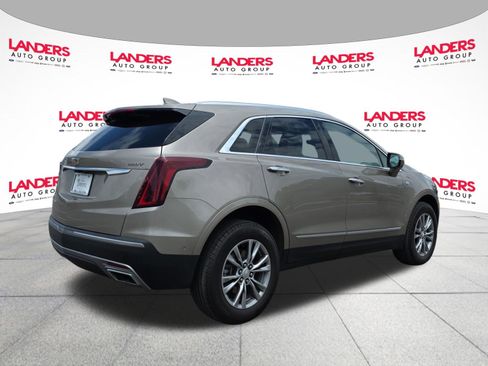 Used 2022 Cadillac XT5 Premium Luxury w/ Technology Package FWD image 3