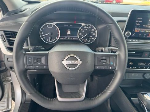Used 2025 Nissan Rogue SV w/ SV Premium Package AWD/4WD image 13
