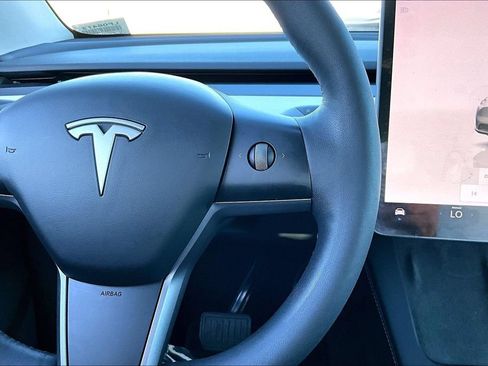 Used 2023 Tesla Model Y Long Range AWD/4WD image 12