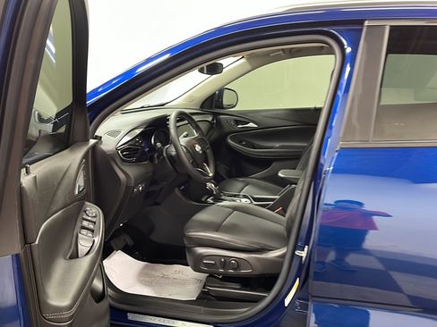 Used 2023 Buick Encore GX Select FWD image 2