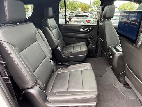 Used 2022 Chevrolet Suburban Z71 w/ Z71 Off-Road Package AWD/4WD image 30