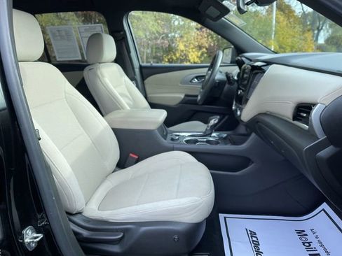 Used 2022 Chevrolet Traverse LS image 27