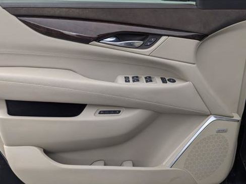 Used 2015 Cadillac Escalade ESV Premium RWD image 13