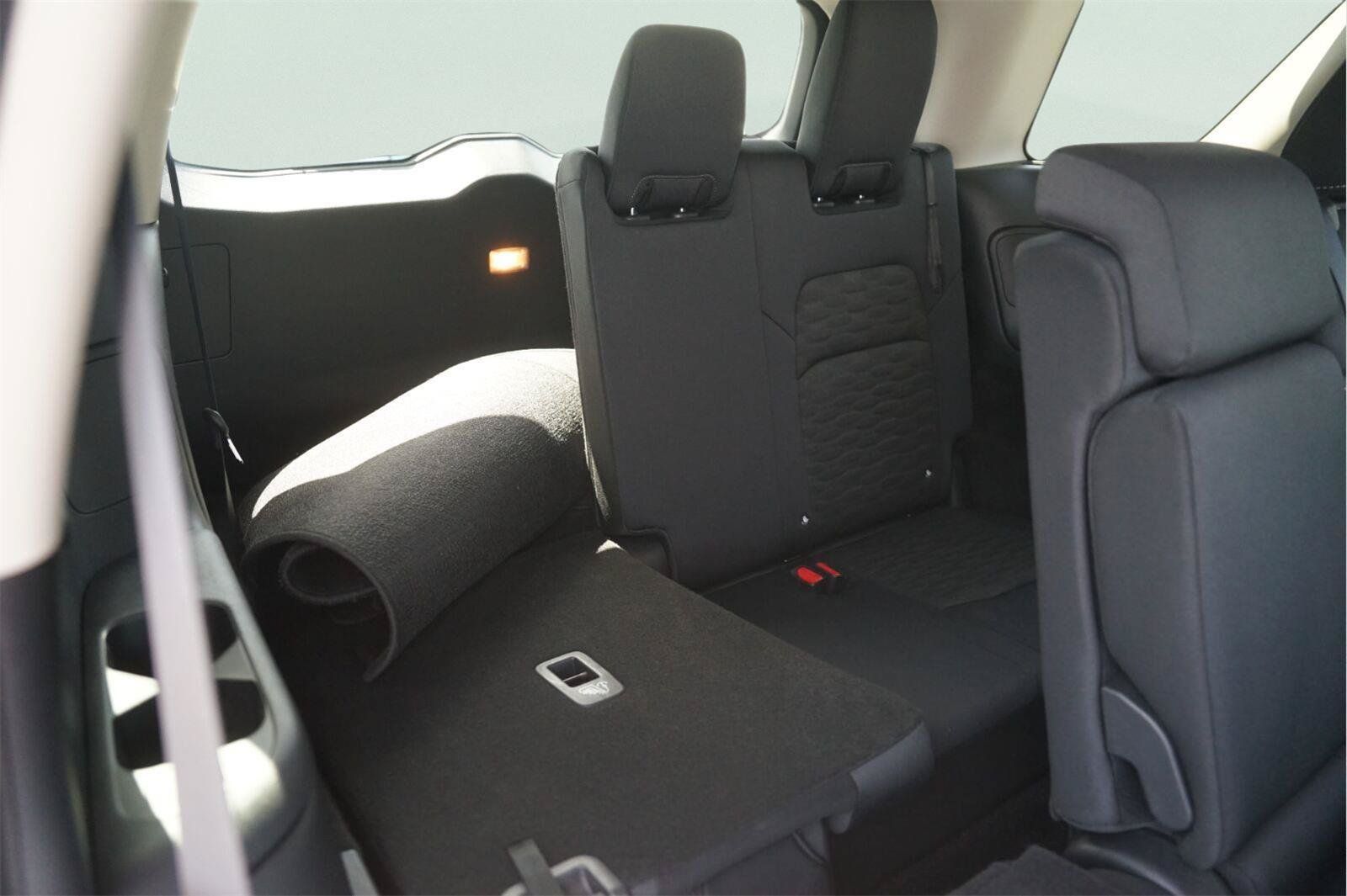Used 2025 Nissan Pathfinder SV FWD image 15