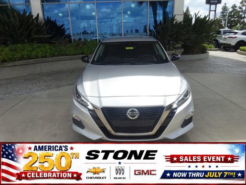 Used 2021 Nissan Altima 2.5 SR FWD image 2