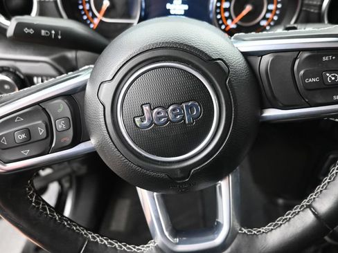 Used 2022 Jeep Wrangler Unlimited Sahara w/ LED Lighting Group AWD/4WD image 17