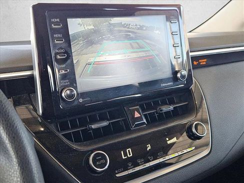 Used 2021 Toyota Corolla LE image 11