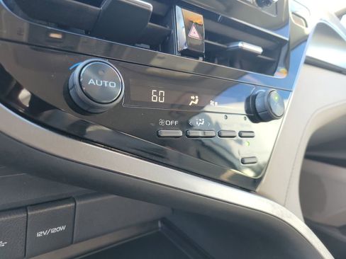 Used 2021 Toyota Camry SE image 19