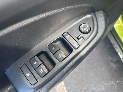 Used 2021 Hyundai Venue SEL FWD image 21