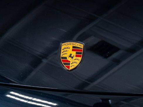 Used 2022 Porsche Cayenne Platinum Edition image 17