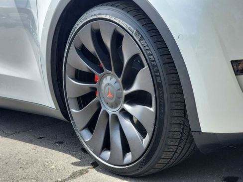 Used 2021 Tesla Model Y Performance image 11