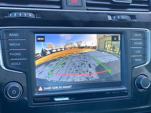 Used 2017 Volkswagen GTI SE image 18