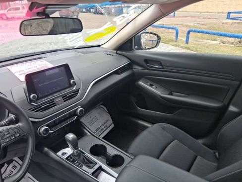 Used 2025 Nissan Altima 2.5 S FWD image 9