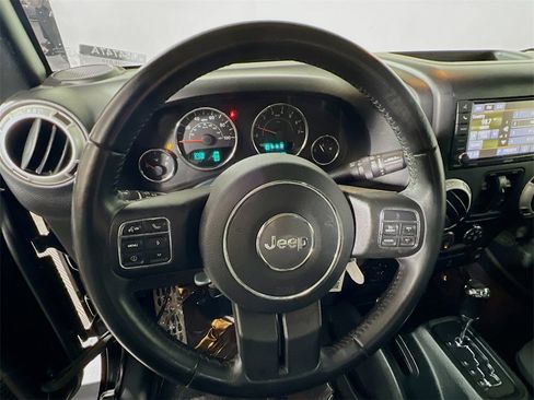 Used 2018 Jeep Wrangler Unlimited Sahara w/ Connectivity Group image 11