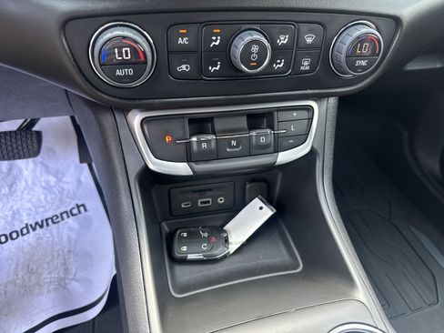 Used 2023 GMC Terrain SLT AWD/4WD image 24