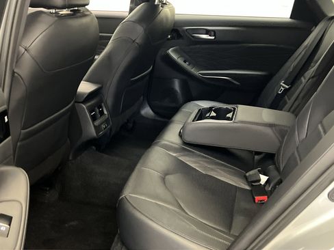 Used 2022 Toyota Avalon Limited image 23