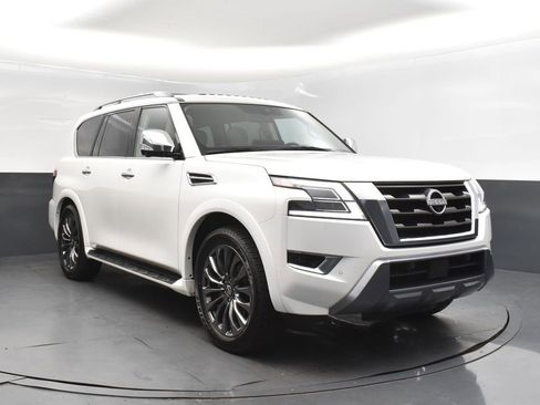 Used 2024 Nissan Armada Platinum w/ Captain's Chairs Package image 9