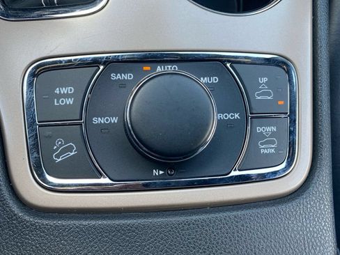 Certified 2016 Jeep Grand Cherokee Overland AWD/4WD image 42