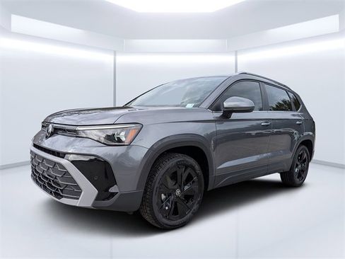 New 2026 Volkswagen Taos SE image 6