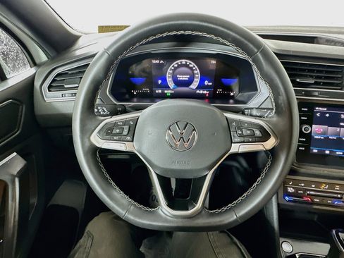 Used 2023 Volkswagen Tiguan SE AWD/4WD image 11