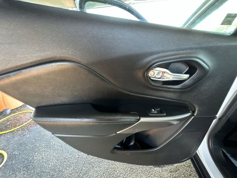 Used 2019 Jeep Cherokee Limited image 31