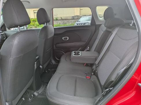 Used 2019 Kia Soul + FWD image 18