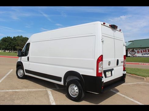 Used 2025 RAM ProMaster 2500 w/ Convenience Group FWD image 2
