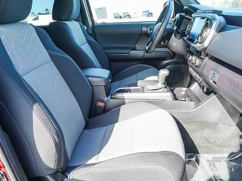 Used 2023 Toyota Tacoma TRD Off-Road w/ Advanced Technology Package image 19