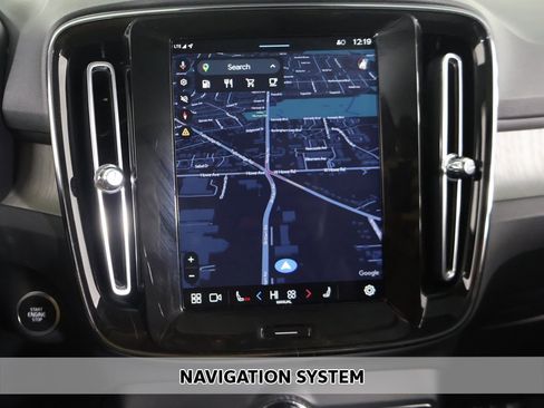 Used 2024 Volvo XC40 B5 Plus image 4