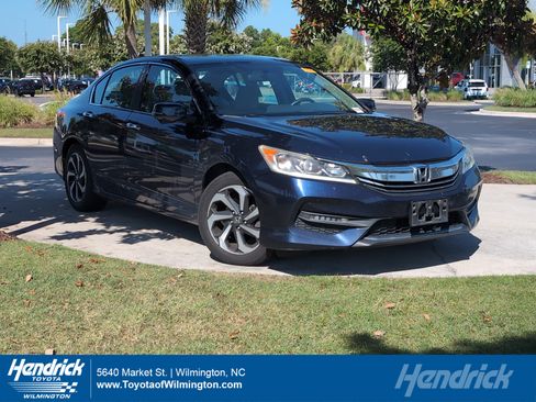 Used 2017 Honda Accord EX image 1