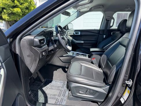 Used 2023 Ford Explorer XLT w/ Equipment Group 202A RWD image 15
