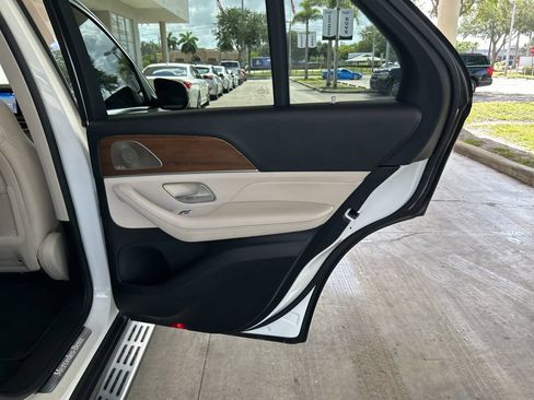 Used 2022 Mercedes-Benz GLE 450 4MATIC w/ AMG Line Exterior image 39