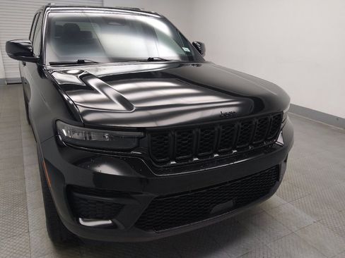 Used 2023 Jeep Grand Cherokee Altitude AWD/4WD image 14