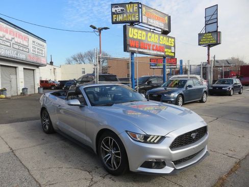 Used 2017 Ford Mustang Premium image 3