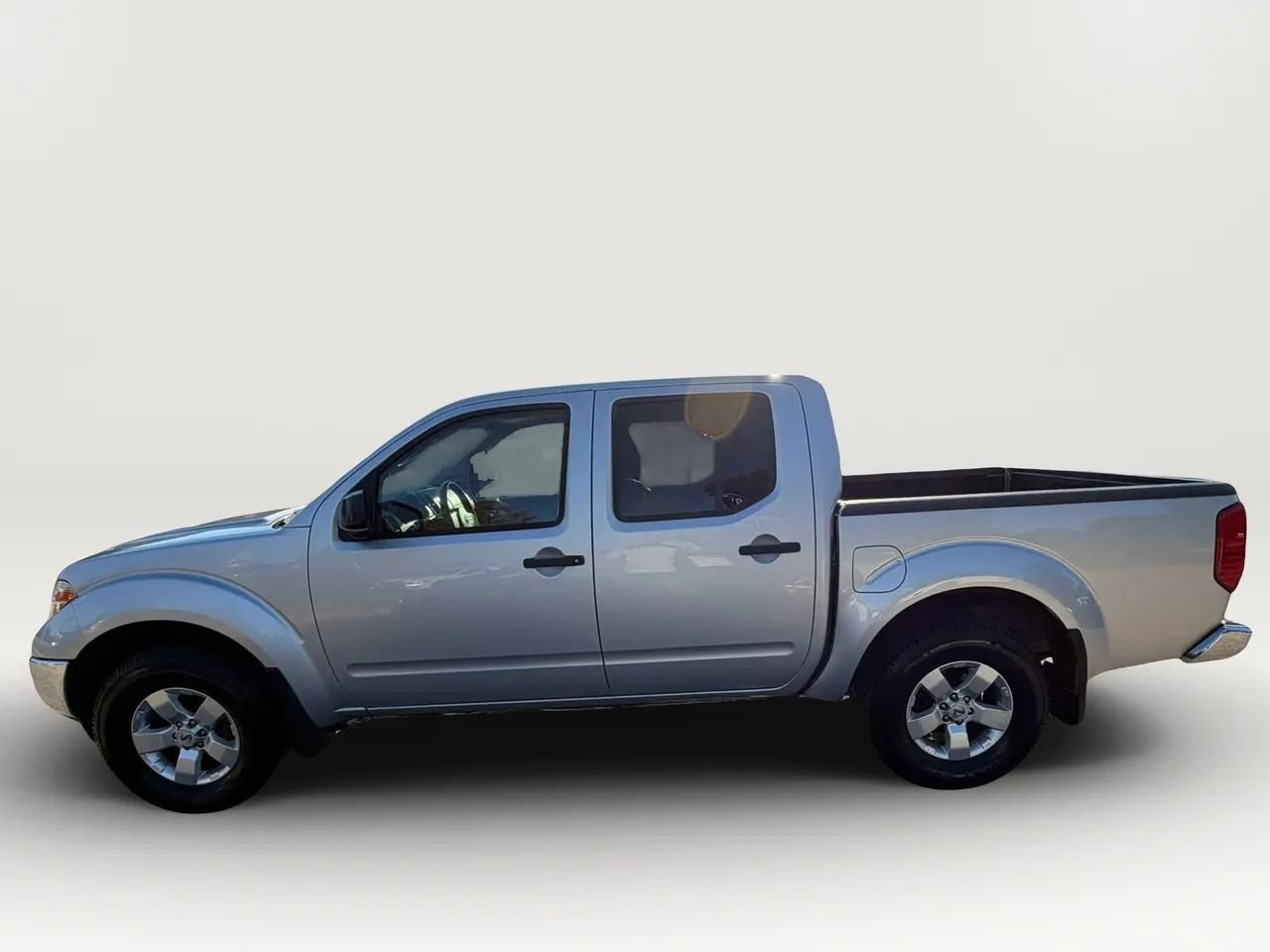 Used 2011 Nissan Frontier SV AWD/4WD image 7