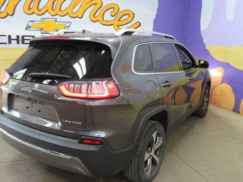 Used 2019 Jeep Cherokee Limited w/ Luxury Group FWD image 8