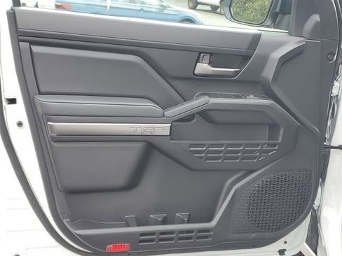 Used 2025 Toyota Tacoma TRD Off-Road image 9