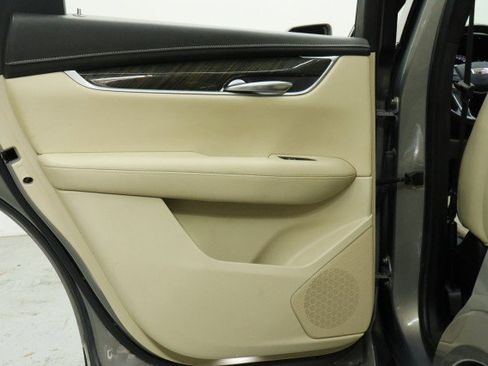Used 2019 Cadillac XT5 FWD image 30